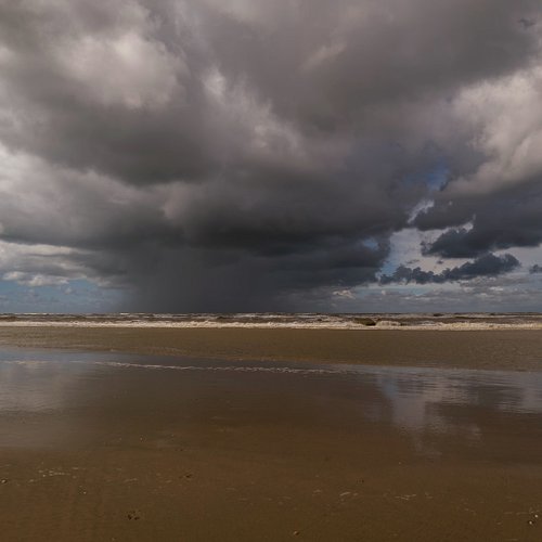 Gisteren had ik mijn laatste NS zomer deal dagje. Dus leek me een strandwandeling wel lekker. En dat was het ook. Het zou eve...