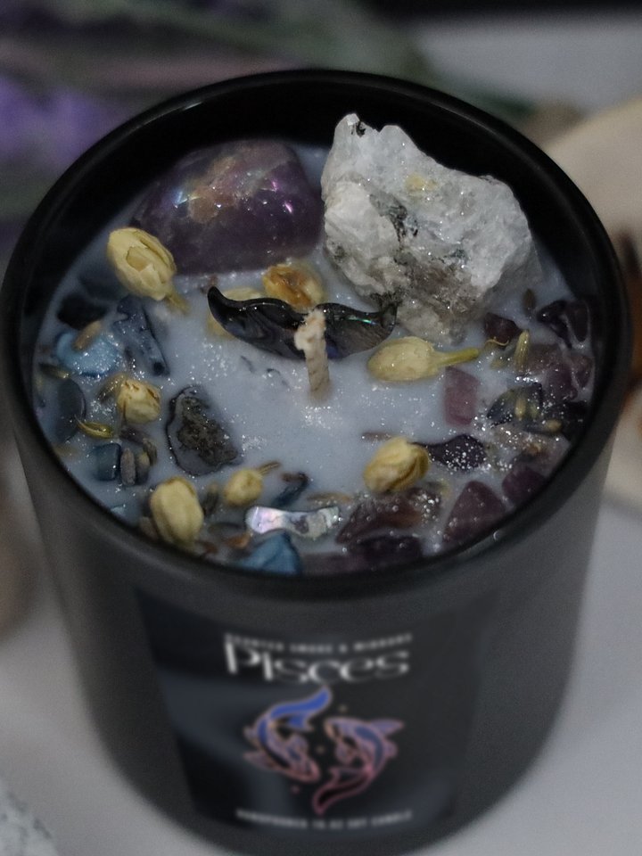 Pisces Zodiac Crystal Candle product image (2)