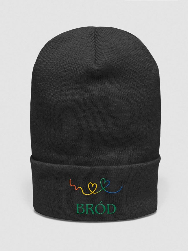 hataí (hats) agus málaí (bags)