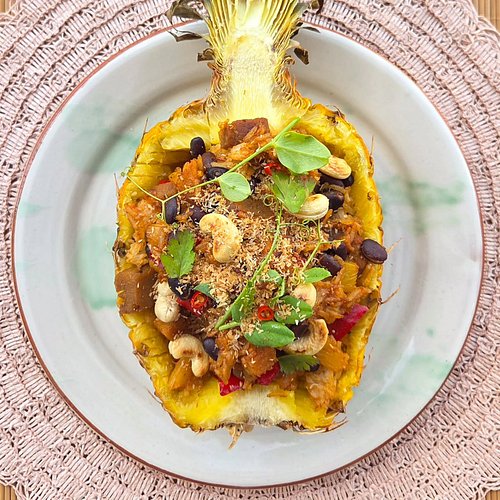 🍍 A tropical sweet & savory dish: Half Pineapple Caribbean Rice (Vegan)

📉 THE FOODPRINT
■ ■ □ □ □ Low
Calculated using the H...