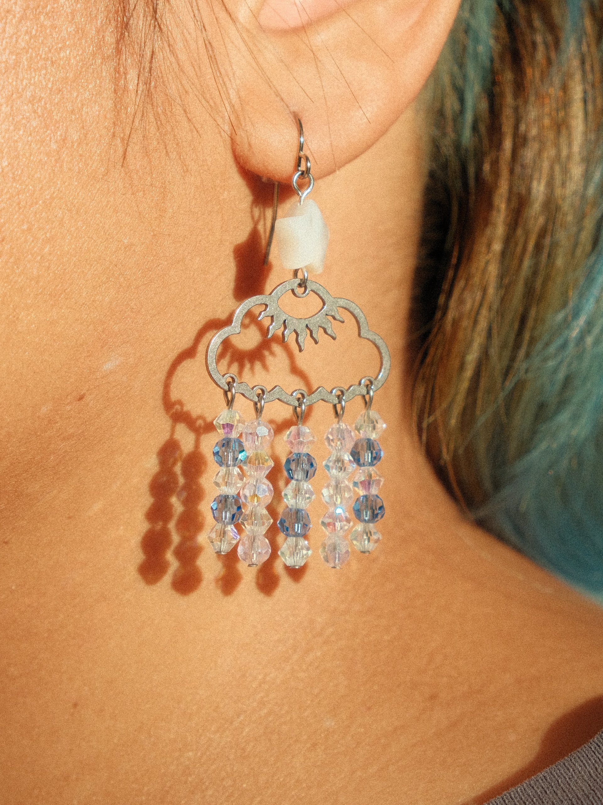 Mother-of-pearl cloud earrings product image (7)
