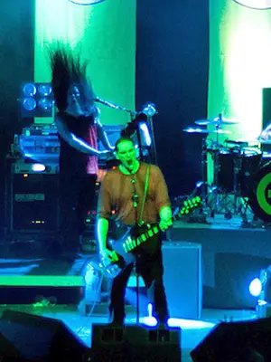 Surviving TYPE O NEGATIVE members want a Peter Steele tribute show! 💚🖤 Kenny Hickey & Johnny Kelly are ready, but Josh Silver is still undecided. Is he being stubborn or just protecting the legacy? Kenny says Josh only does things at 150%—and we respect that dedication. Should they do it for the fans? Let us know! 🤘 #TypeONegative #PeterSteele #Metal #Goth #Storytime #HeavyMetal #Metalhead #TikTokMusic #LoadedRadio #GothicMetal #ForYou #FYP #HardRock #VinylCommunity