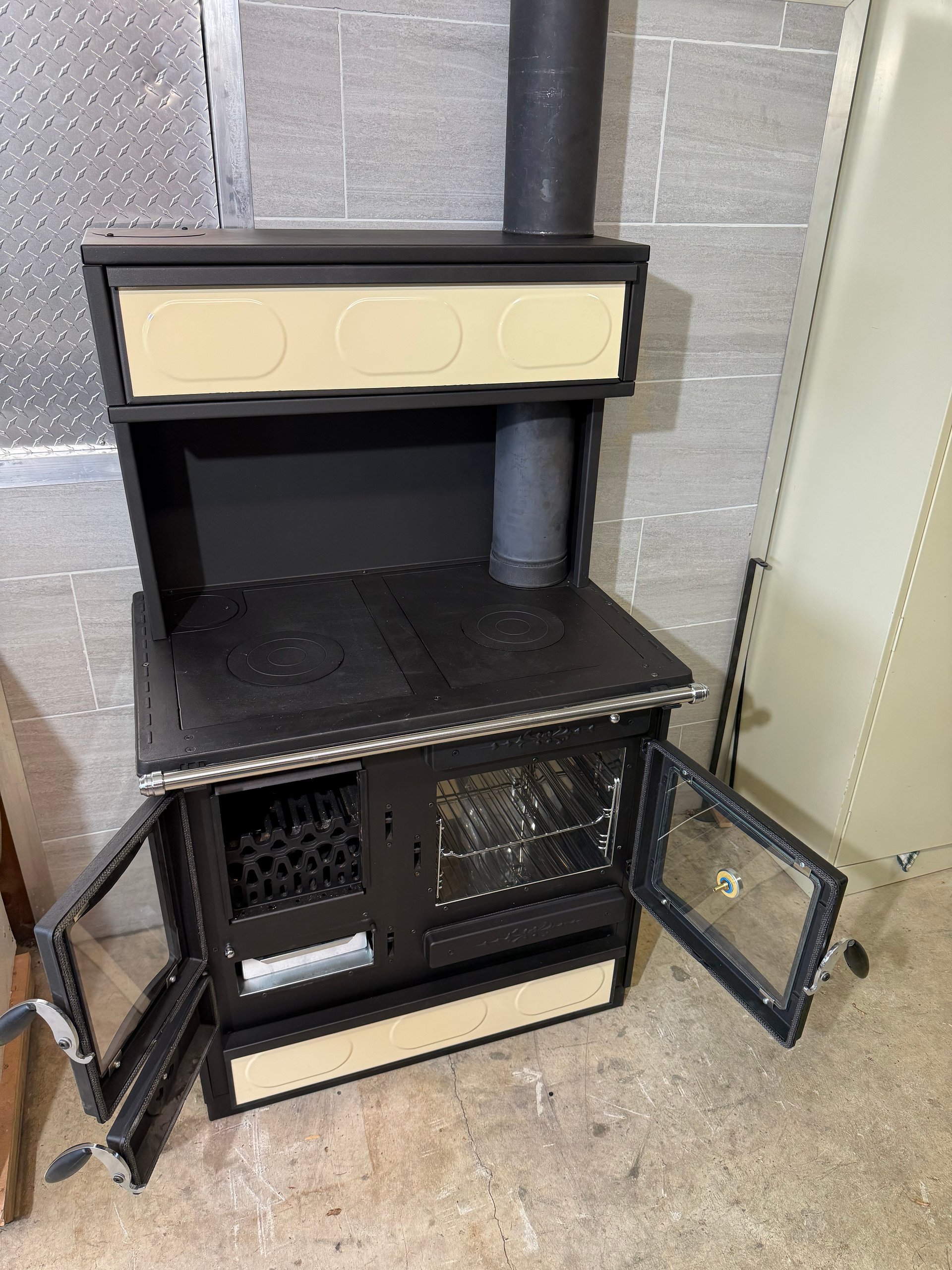 Guliver Wood Burning Cook Stove by Guca Cream Left Hand Flue product image (5)