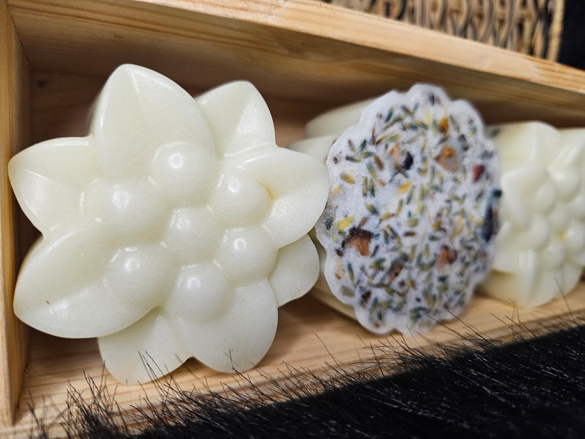 FLORAL SUGAR SCRUB SOAP BAR (NEW) product image (1)