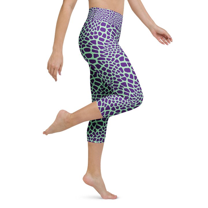 Green Giraffe Capri Leggings product image (1)