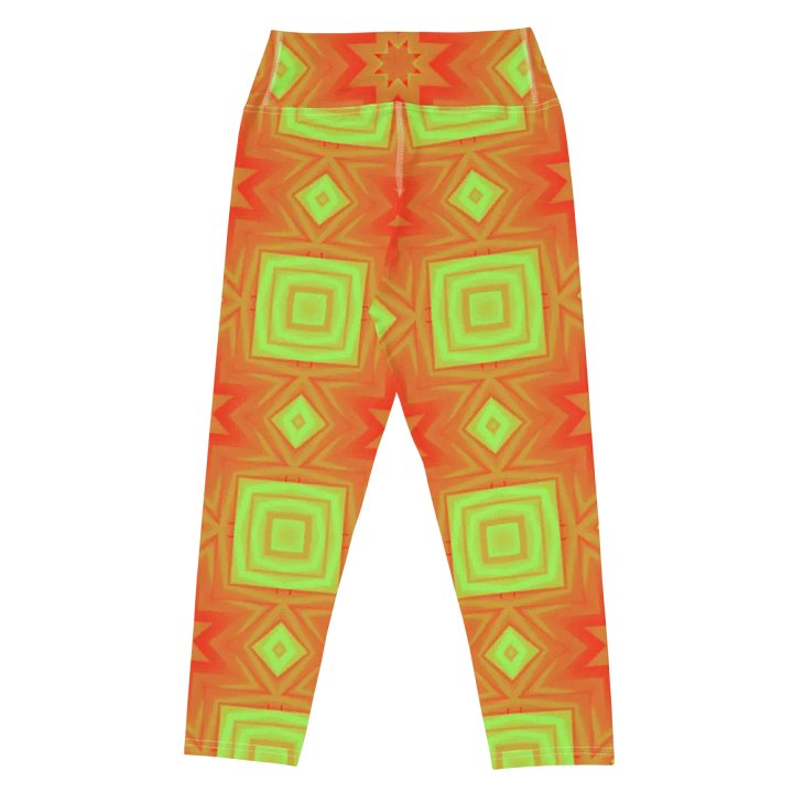 Graphic Gaze Capri Leggings product image (2)