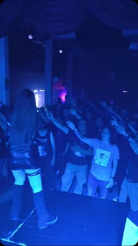 Power went out, the singer fell, someone crashed our car, in ears blown out, still killed it 💪
