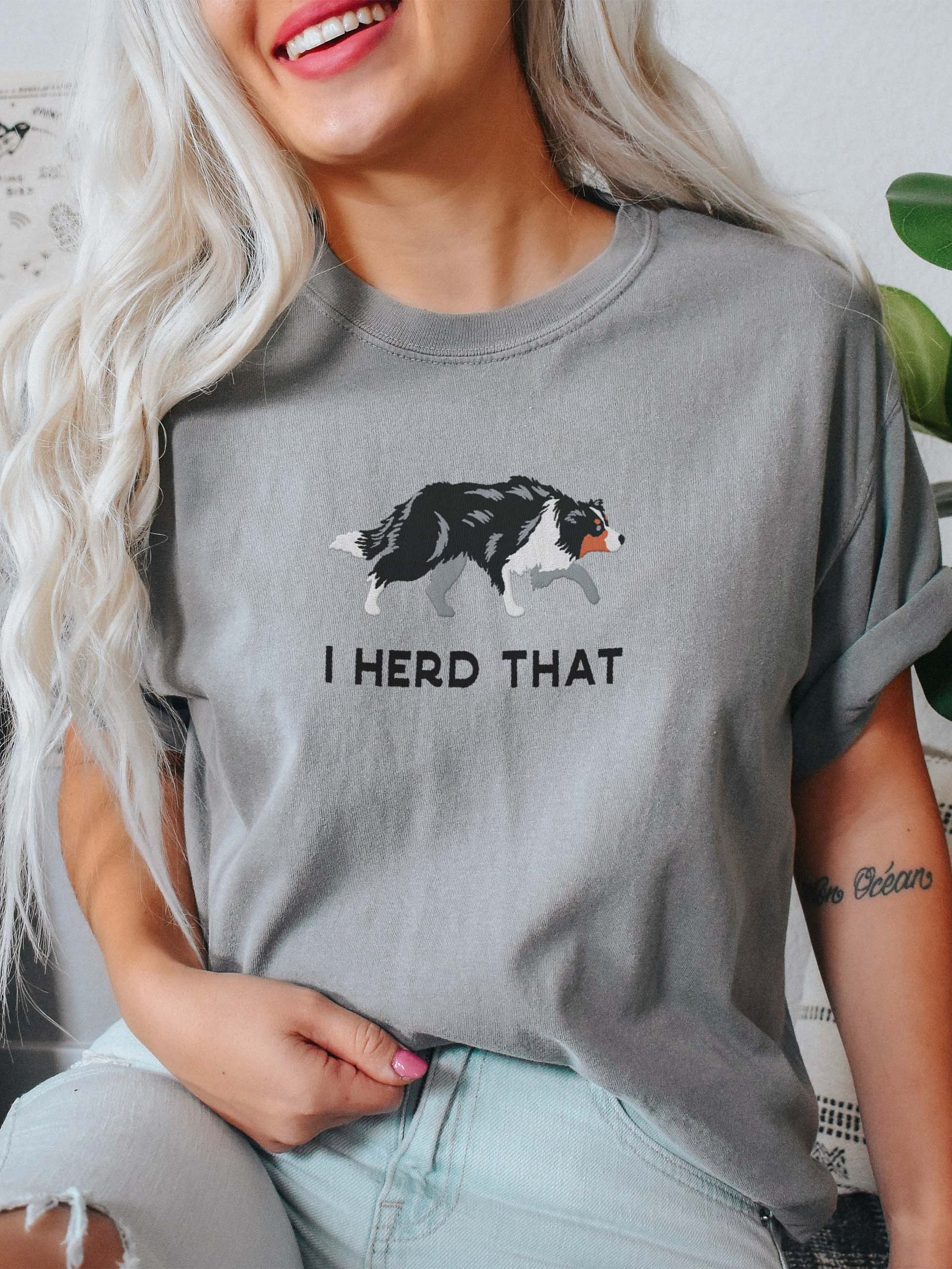 I Herd That T-Shirt(Embroidered) of a Border Collie(Tricolor) product image (2)