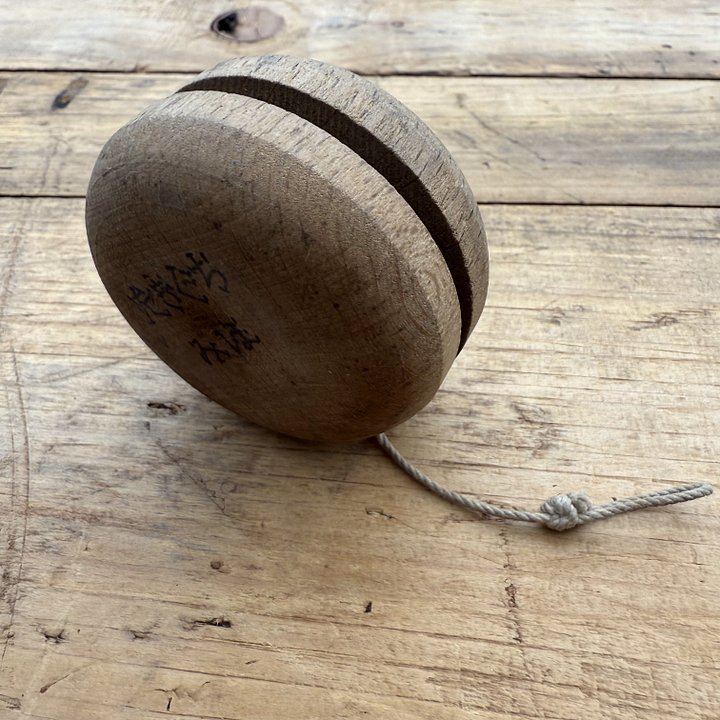 🎎 Vintage Japanese Wooden Yo-Yo (たきぐちみほ) – Showa Era Toy – Japan Antique Roadshow product image (1)