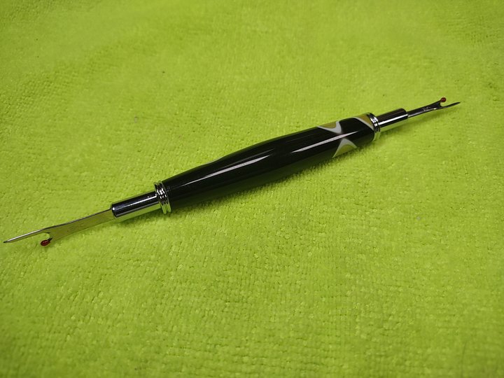 Yellowjacket Precision: Dual-Blade Seam Ripper with Hidden Storage product image (2)
