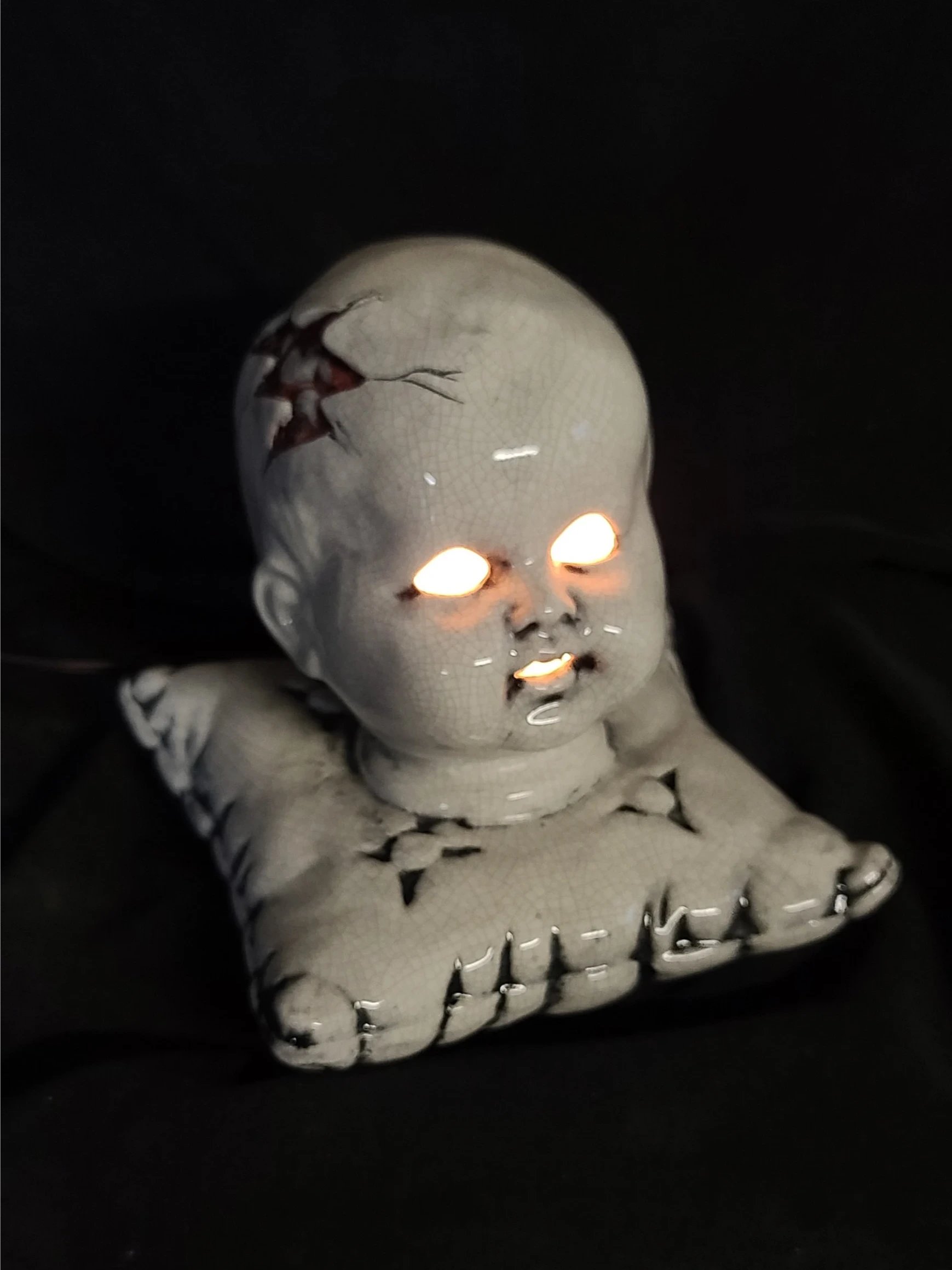 Creepy Doll Head Lamp "Braaaains" product image (5)