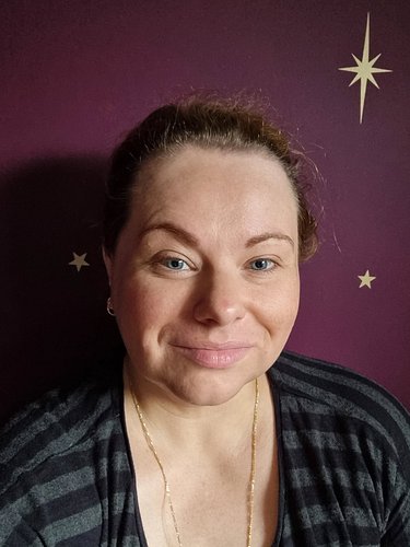 Hello! My office is a bit closer to completion. We have to deal with some paint splodges my husband got on the ceiling. 
I'm ...
