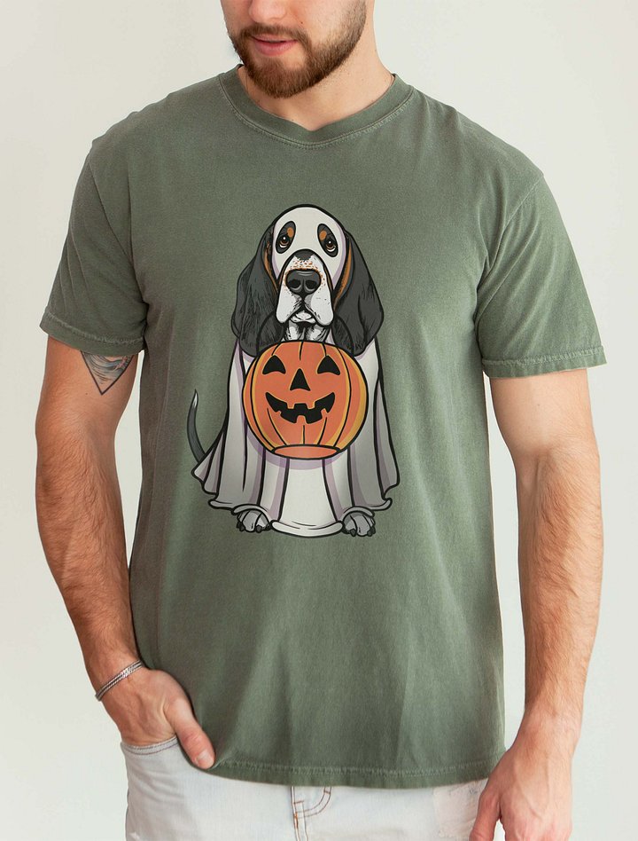 Funny Halloween Basset Hound(Tricolor) T-Shirt | Funny Basset Hound Wearing a Ghost Costume and Holding a Pumpkin Basket product image (2)