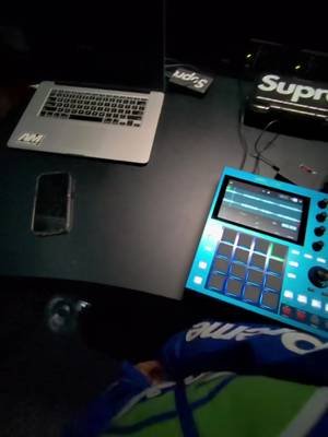 #MPCONEMONDAYS 🔊🔊🔊🔊🔊🔊🔊🔊🔊 #akaipro #araabmuzik #mvpofthempc #nofriends 