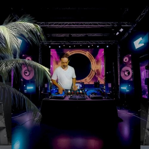 Long time since warming up with beat juggling getting ready to pop up @twitch 
.
6PM EST / 3PM PST / 12PM HI 
.
www.twitch.tv...
