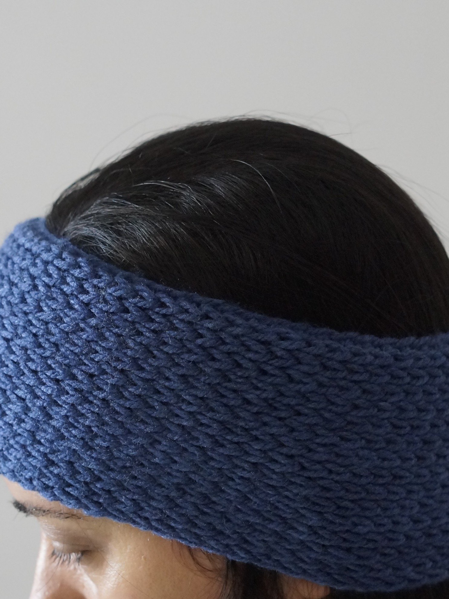 Knit stitch earwarmer crochet pattern product image (1)