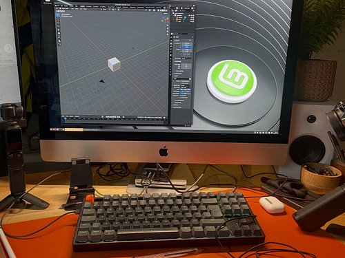 Blender 5.0 running on my 2013 iMac, using Linux Mint. Not great performance, but it runs…I was impressed 🤓 #blender #linux #...