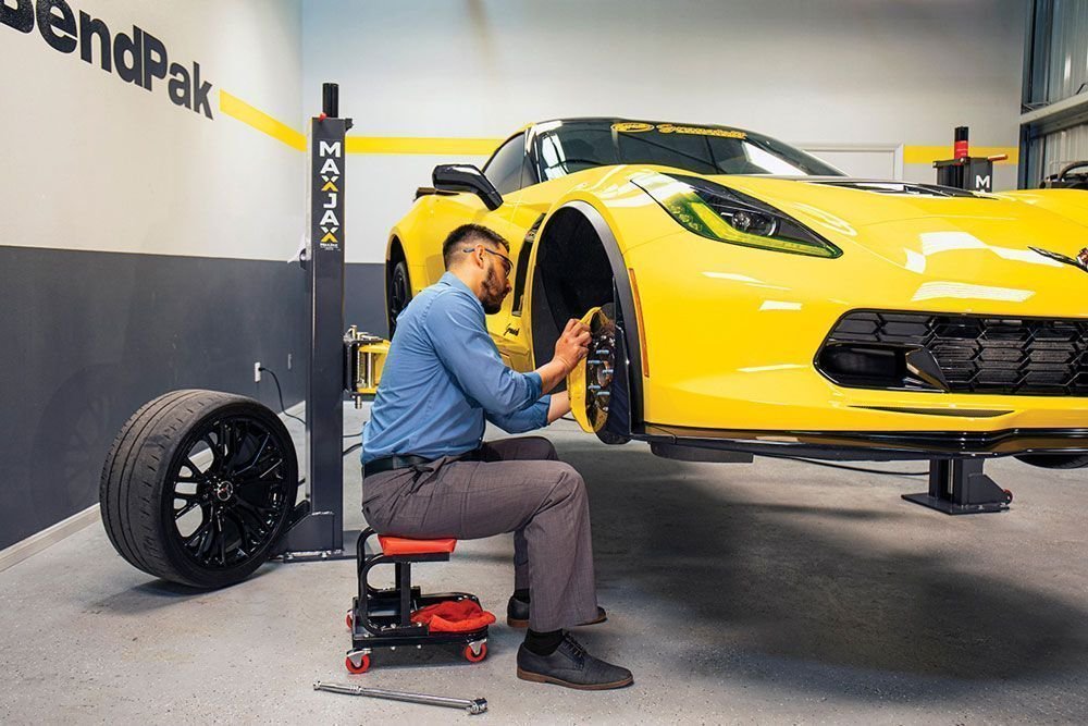 MaxJax M7K Portable Two-Post Car Lift - 7,000-Lb Capacity product image (12)