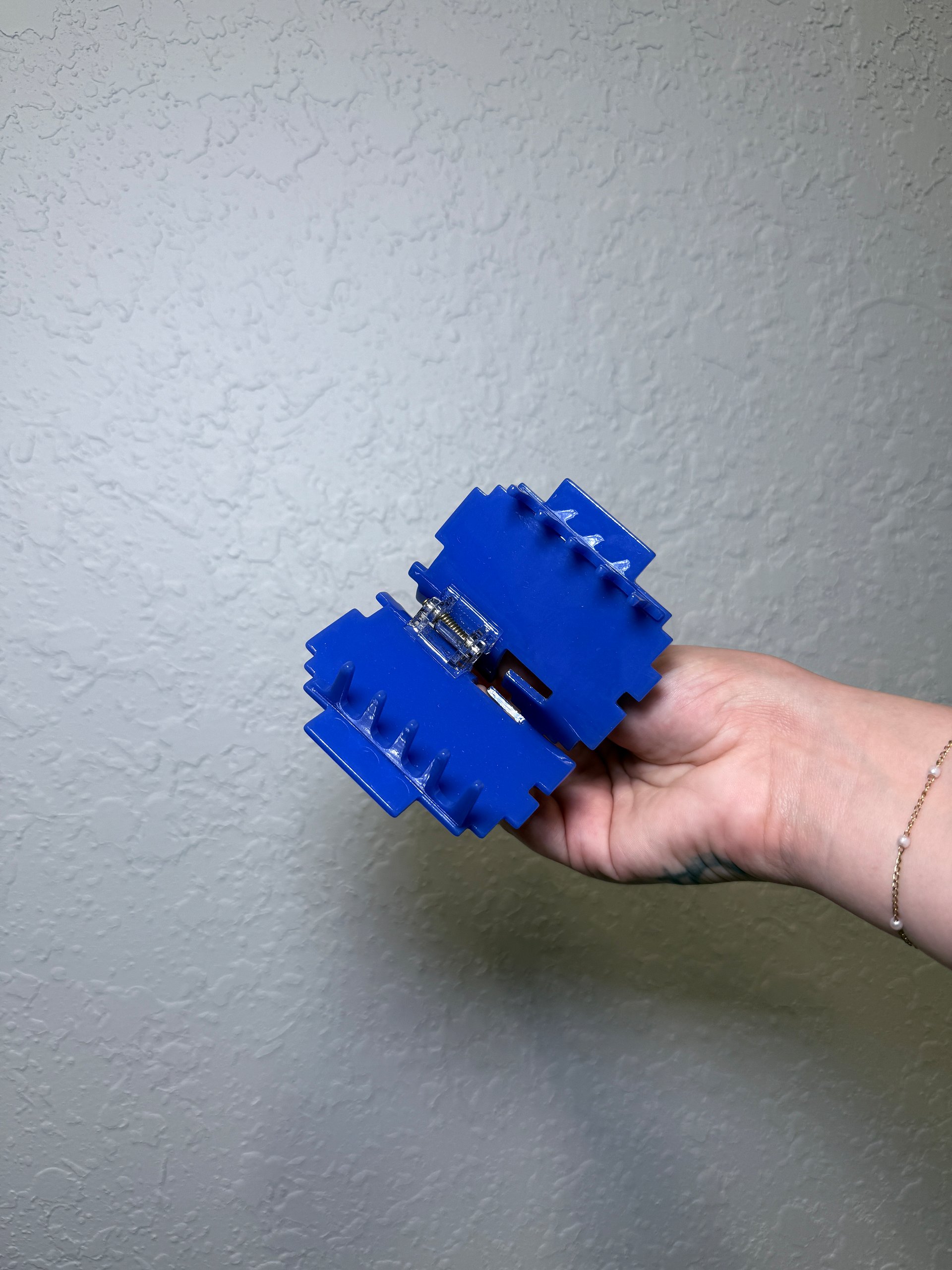 Blue Chicken Hair Claw product image (3)