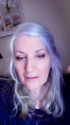 This me. Come say hi.

#storyteller #musician #songwriter