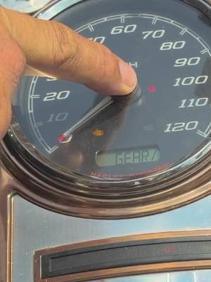 How to diagnose your Harley Davidson bike warning lights. #graybeardbiker #creatorsearchinsights #firstharleydavidson #fyp #foryoupage 