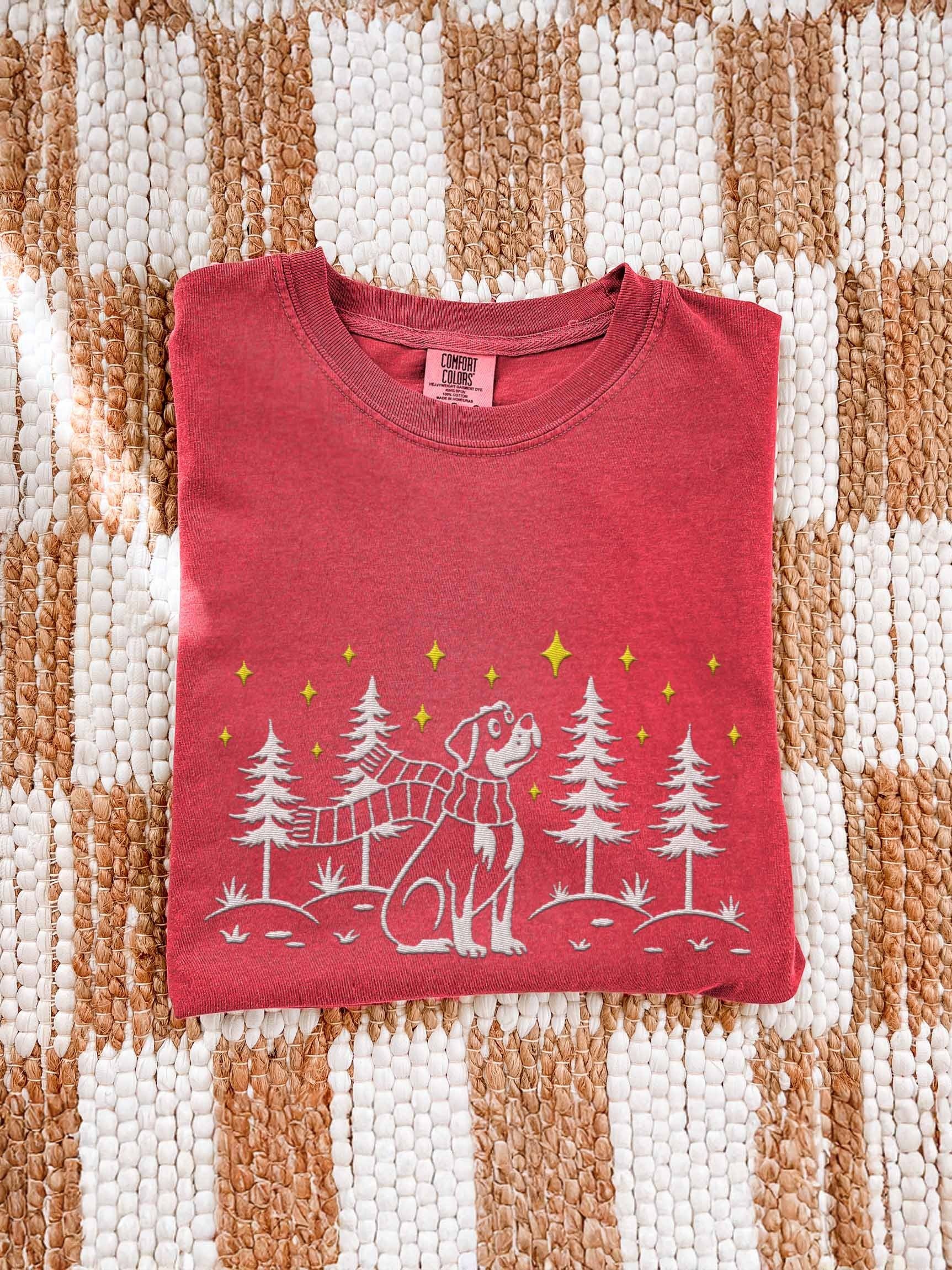 Rottweiler(Docked Tail) Winter/Christmas Line Art Design Embroidered T-Shirt product image (1)