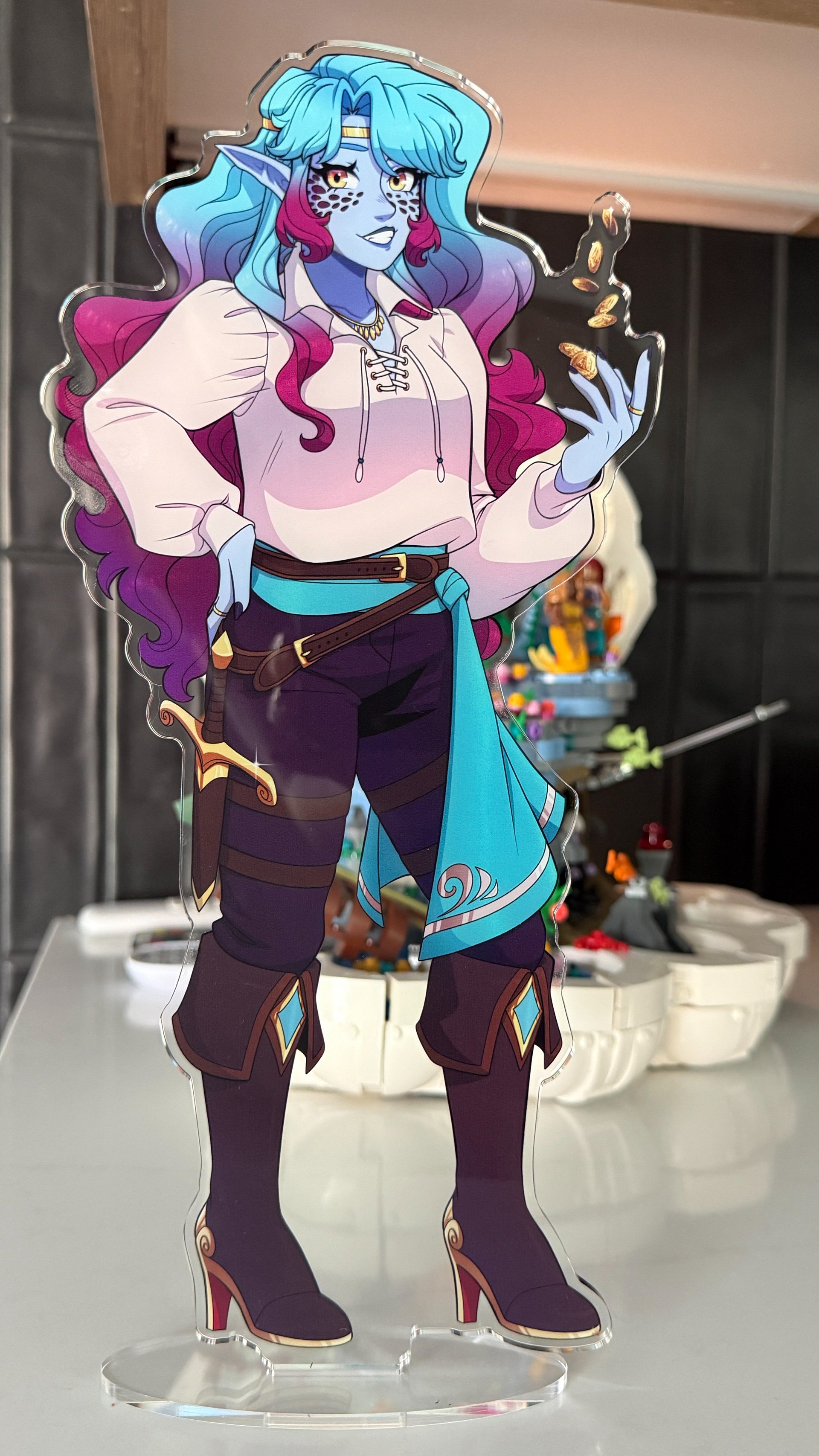 Amara Mega Acrylic Stand (FLAWED) product image (3)