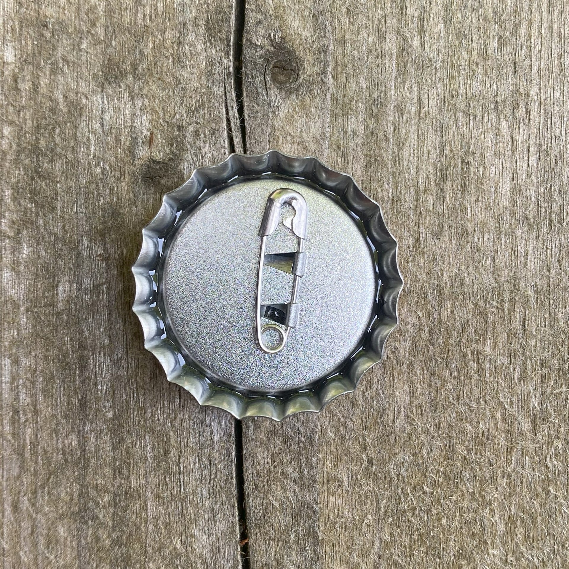 Souda Anzu Bottle Cap Pin product image (3)