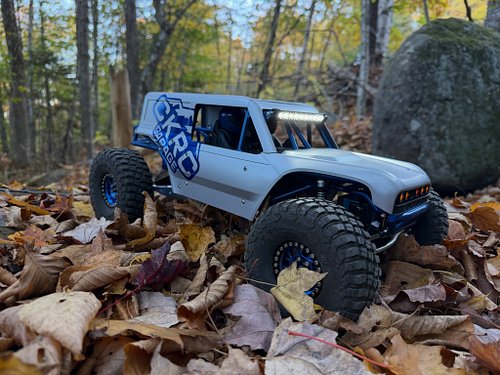 I think my @meusracing MB10 is just about done! Went for a KOH/ultra4 ish trail truck. 

Anyone else’s grill LEDs dying? One ...
