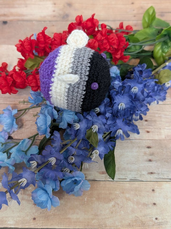[PRE-ORDER] Asexual Pride Bee Plush product image (2)