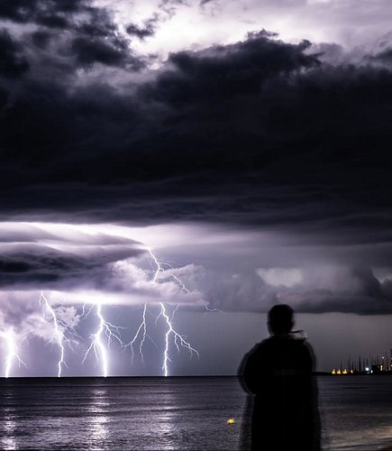 Il y a des spectacles qui nous laissent sans voix… Et cette nuit-là, l’activité électrique était plus qu’au rendez-vous. ⚡

S...