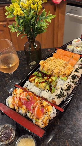 POV: you pick up a boatload of sushi from @sushibox_rockwall. 😍🍣🤗 Truly nothing makes me happier than #sushi and a movie! 

P...