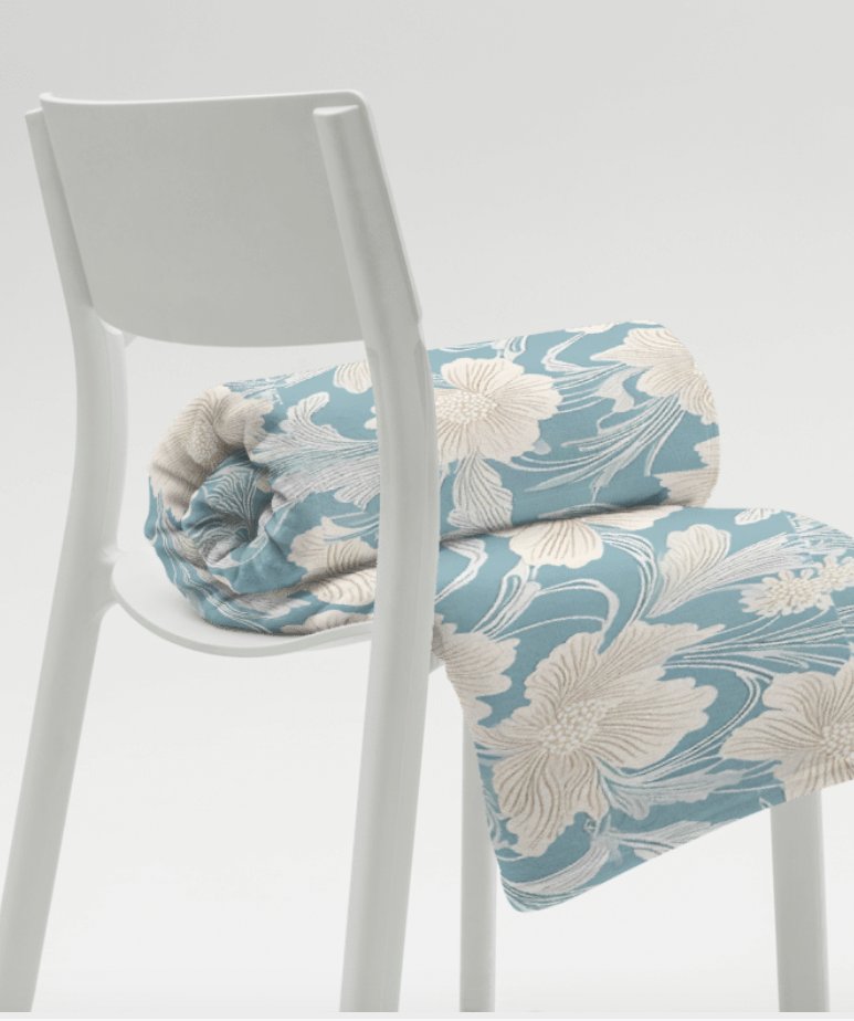 Elegant Floral Reverie Throw Blanket product image (4)