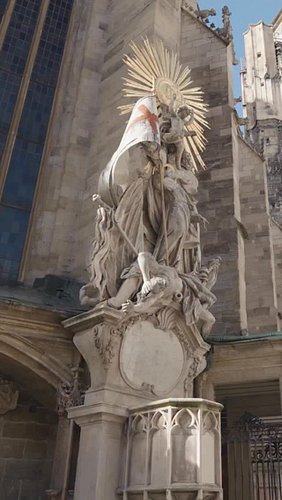 Explore Vienna with us tomorrow 9:45pm ET 😋🥳