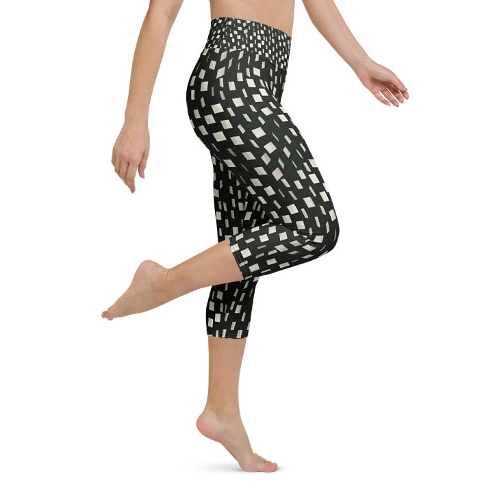 Dancing Tiles Capri Leggings product image (1)