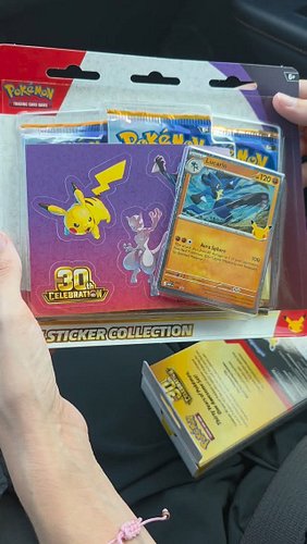 Some insane hits off the rip from #Pokemon30!!! #Pokemon #pokemoncards #pokemontcg #packopenings