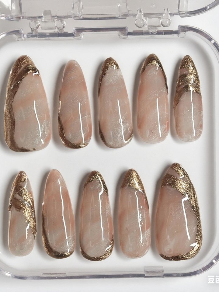 Marble and Gold product image (2)