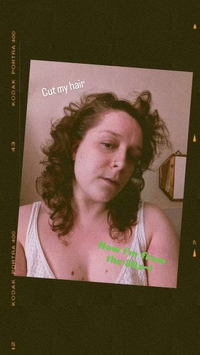 Cut my hair; now I'm from the 80s~! 🤩
.
.
.
.
.
#haircut #80s #retrostyle #newhaircut #80sstyle