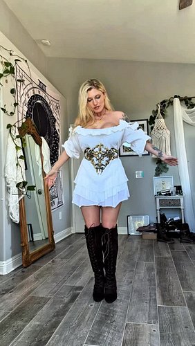 I am so proud of how this corset turned out! I have more work to do for the other pieces that I want to make for bracers and ...