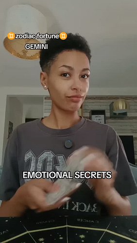 ♊ bookings 🔗 in bio 
.
.
.
#tarotreader #tarot #tarotreading #zodiacsigns #gemini