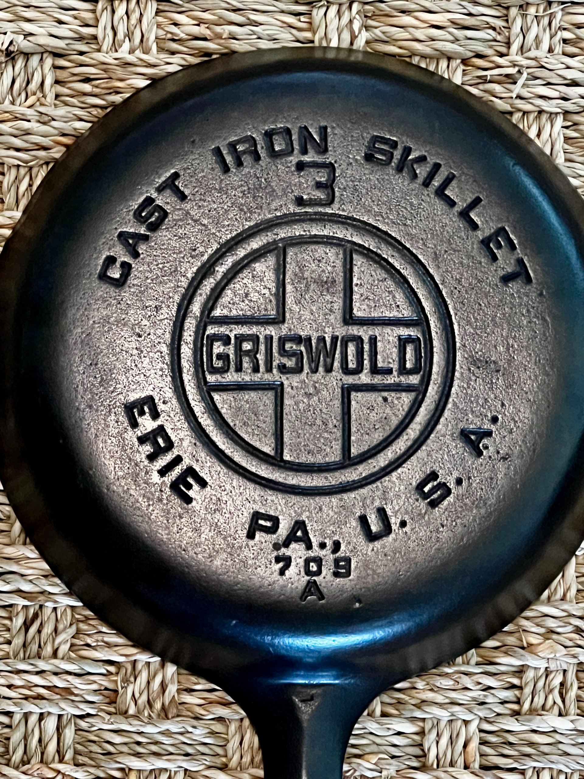 Vintage Griswold #3 Skillet product image (3)