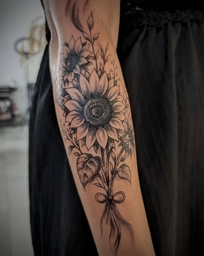 sUnFLoweR bOuqUet

#sunflowers #sunflowertattoo