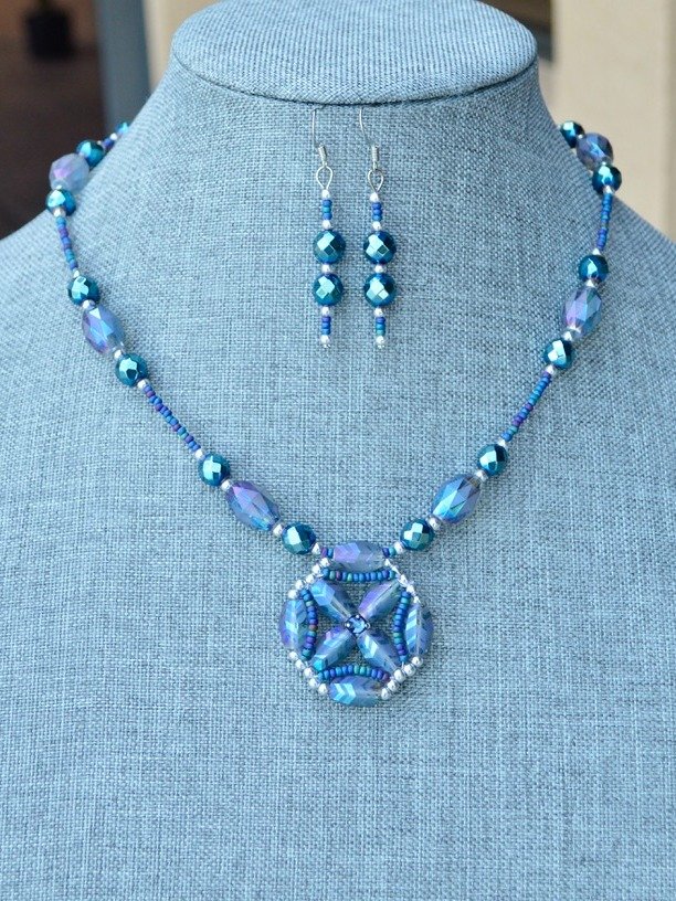 Blue Crystal Barrel Beaded Pendant Necklace and Earrings Jewelry Set product image (4)