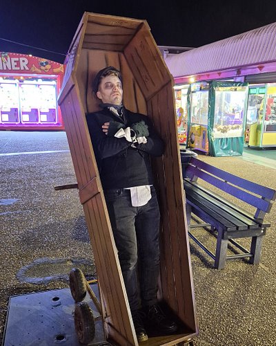 There are roaming actors and scare props dotted all around Fairground Frights! 👻

#ad #gifted ##greatyarmouthpleasurebeach #f...