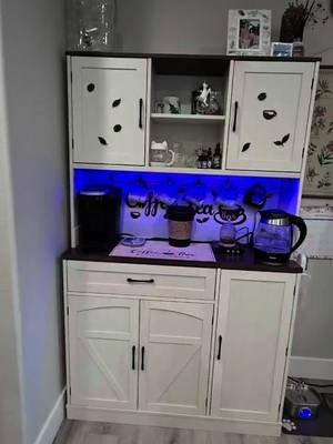 My little coffee and tea bar, plus a bit of apothecary 🌿 The herbs are ones I grew and dried myself. Which would you make first, coffee or tea? ☕