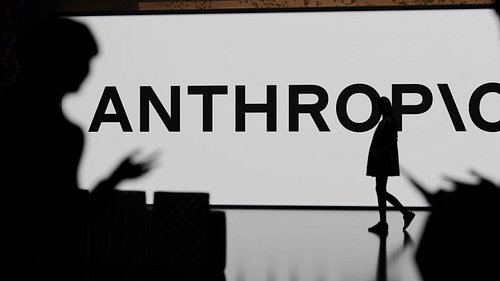 L’IA la plus dangereuse du monde aurait déjà fuité : Anthropic ouvre une enquête: D’après un article de Bloomberg, des intern...