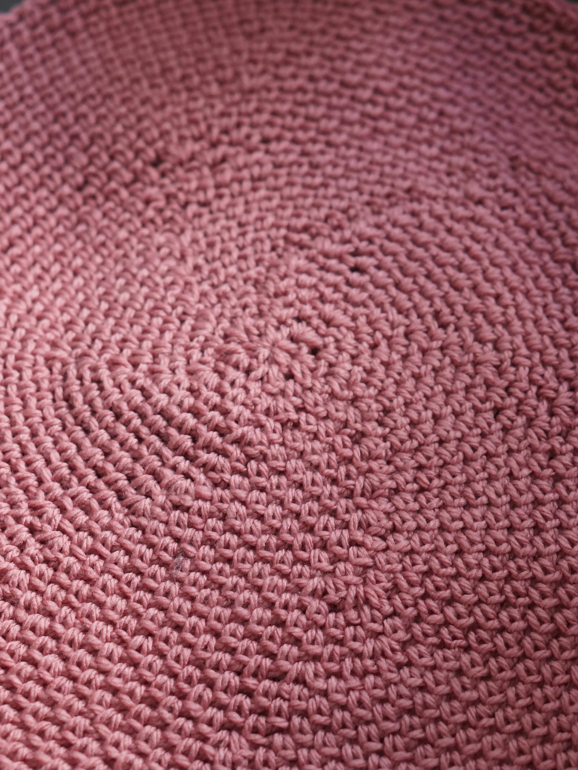 Moss stitch circle crochet pattern product image (3)