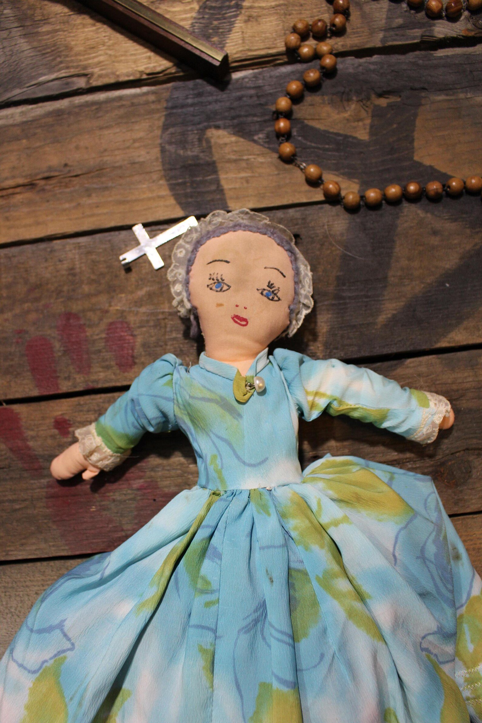 Artifact No.16 - Creepy Topsy Turvy Red Riding Hood Doll product image (7)