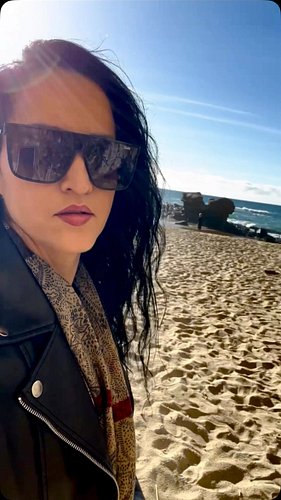 It’s a new day so make it count. A wasted day contributes to a wasted life eventually. 

#diamonique #live #purpose