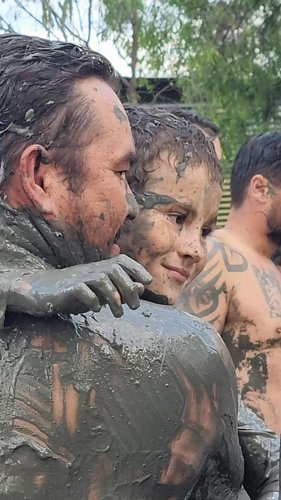 “Behind every young boy who believes in himself is a father who believed first.”

Dads connecting with their sons 💜
No techno...